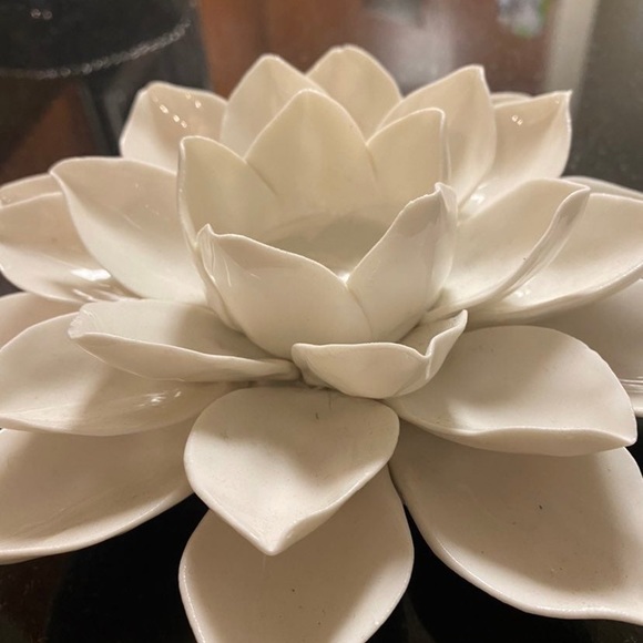 Flower Decor - Picture 2 of 5